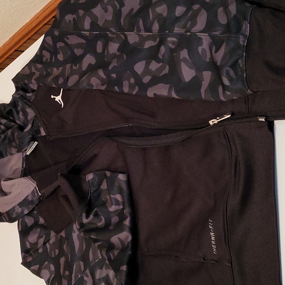 Vintage Nike Jordan therma-fit boys youth Hoodie jacket. Smoke Free